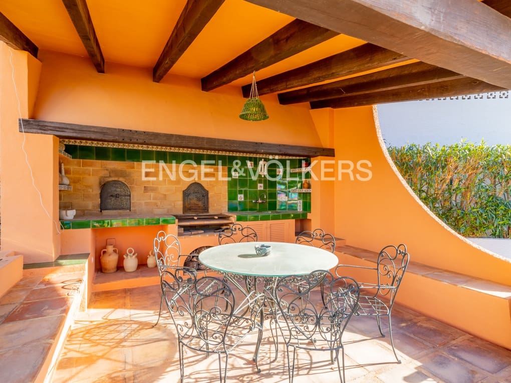 5 bedroom Villa for sale in Moraira with pool garage - € 1,650,000 (Ref: 7343602)