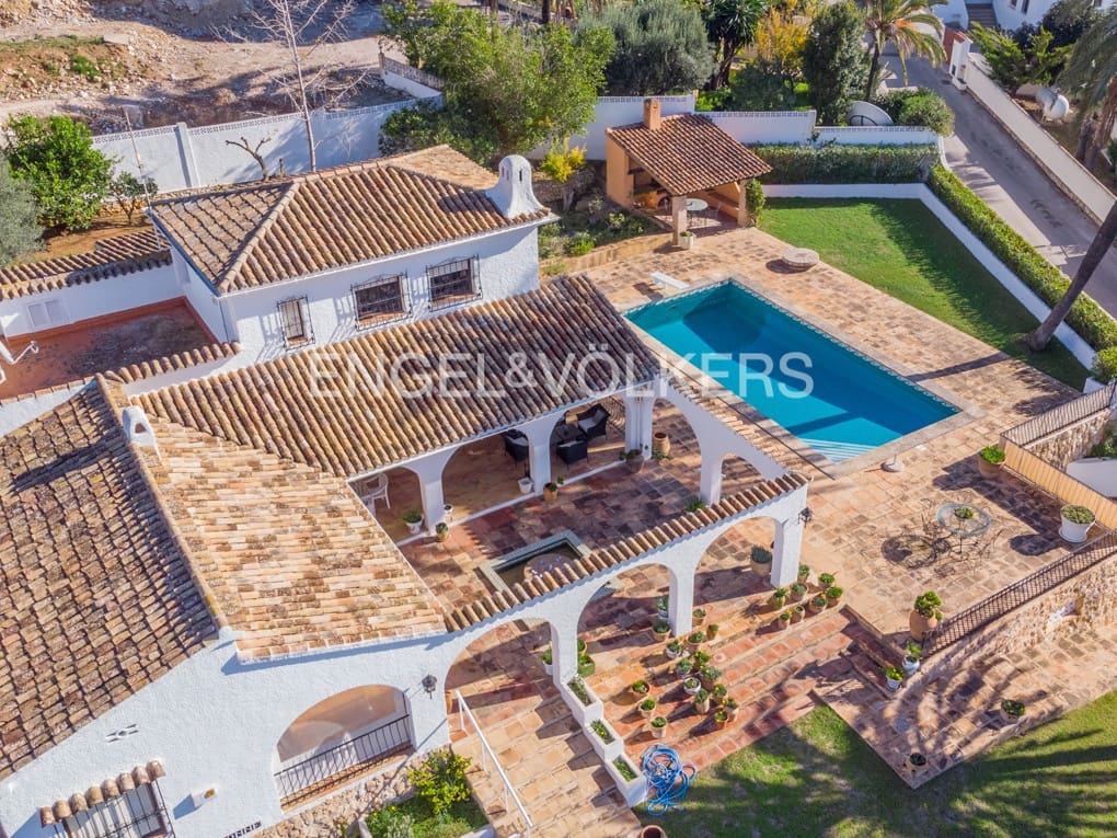 5 bedroom Villa for sale in Moraira with pool garage - € 1,650,000 (Ref: 7343602)