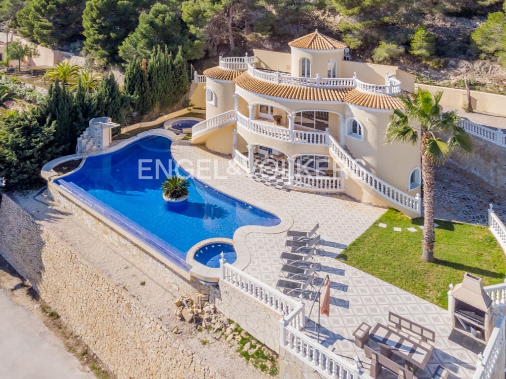 4 soveværelse Villa til salg i Calpe / Calp med swimmingpool garage - € 1.250.000 (Ref: 7482184)