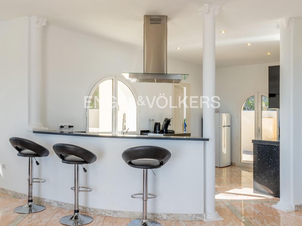 4 soveværelse Villa til salg i Calpe / Calp med swimmingpool garage - € 1.250.000 (Ref: 7482184)