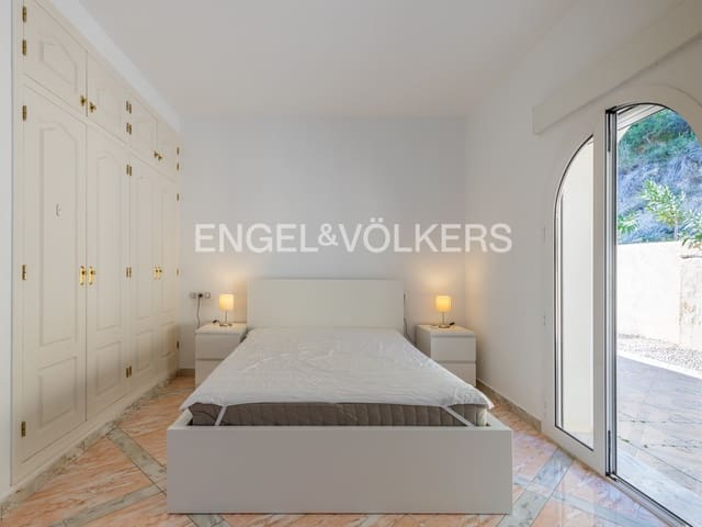 4 soveværelse Villa til salg i Calpe / Calp med swimmingpool garage - € 1.250.000 (Ref: 7482184)