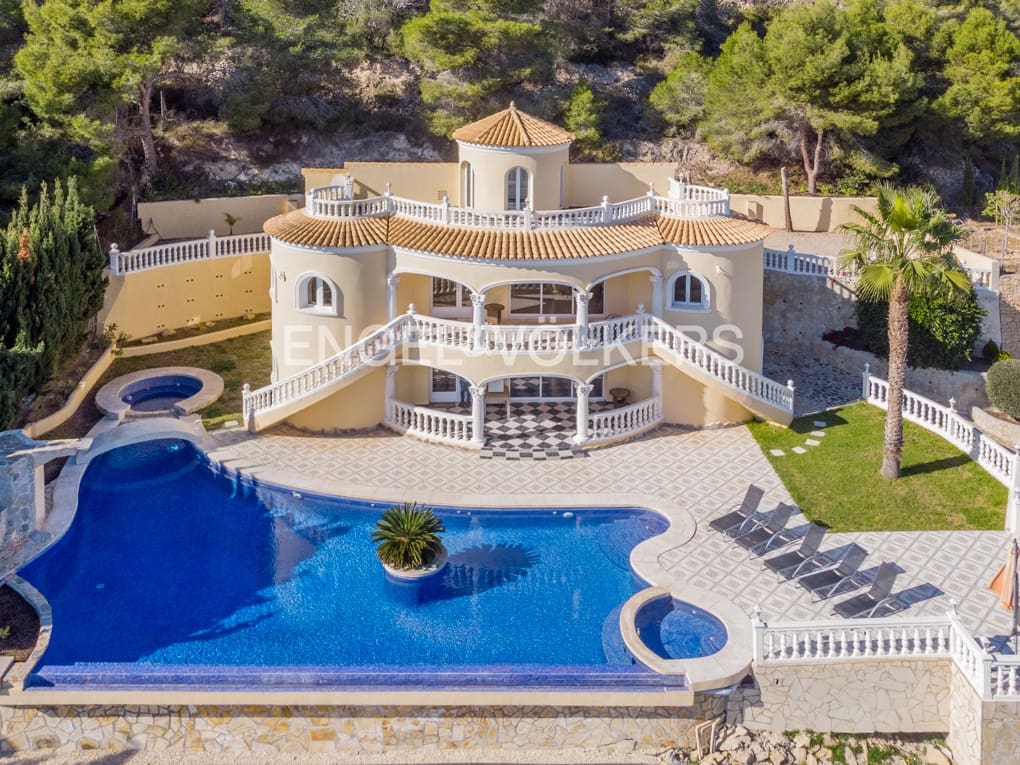4 soveværelse Villa til salg i Calpe / Calp med swimmingpool garage - € 1.250.000 (Ref: 7482184)