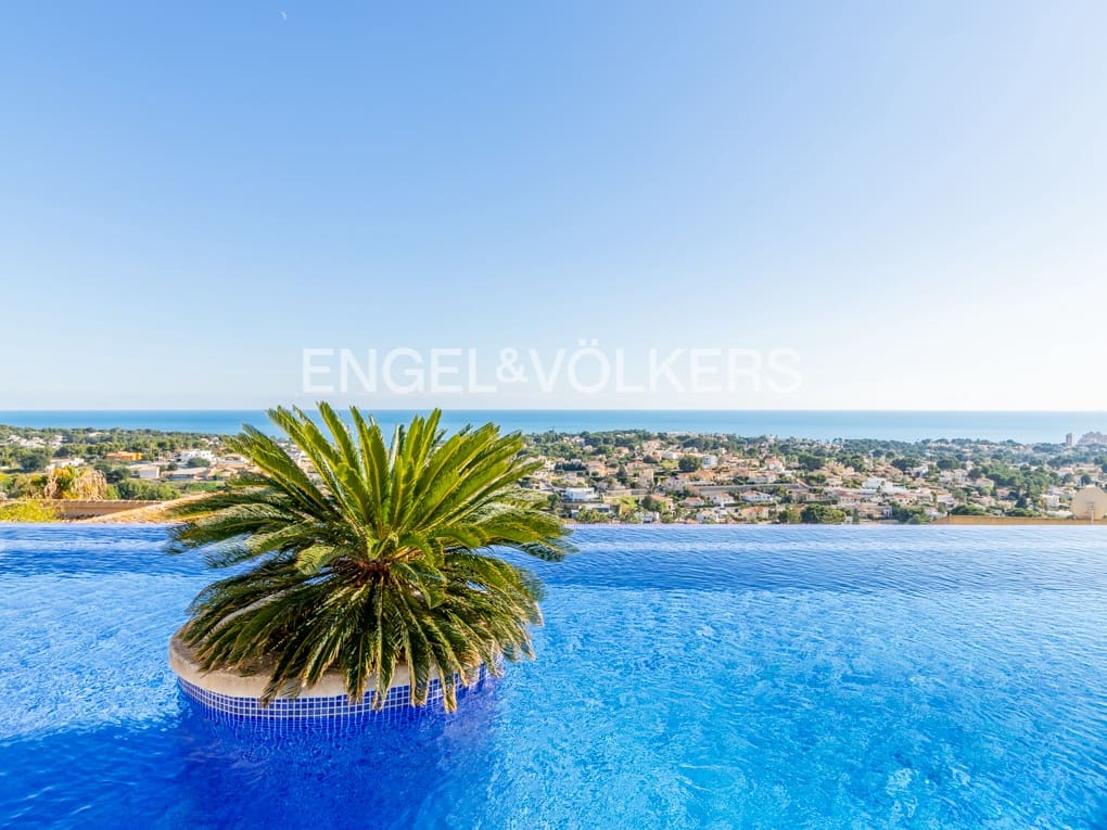 4 soveværelse Villa til salg i Calpe / Calp med swimmingpool garage - € 1.250.000 (Ref: 7482184)