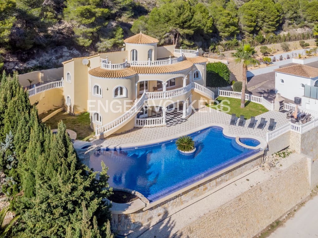 4 soveværelse Villa til salg i Calpe / Calp med swimmingpool garage - € 1.250.000 (Ref: 7482184)