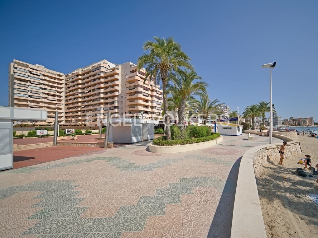 2 makuuhuone Huoneisto myytävänä paikassa Calpe / Calp mukana uima-altaan 
autotalli - 530 000 € (Ref: 7662197)