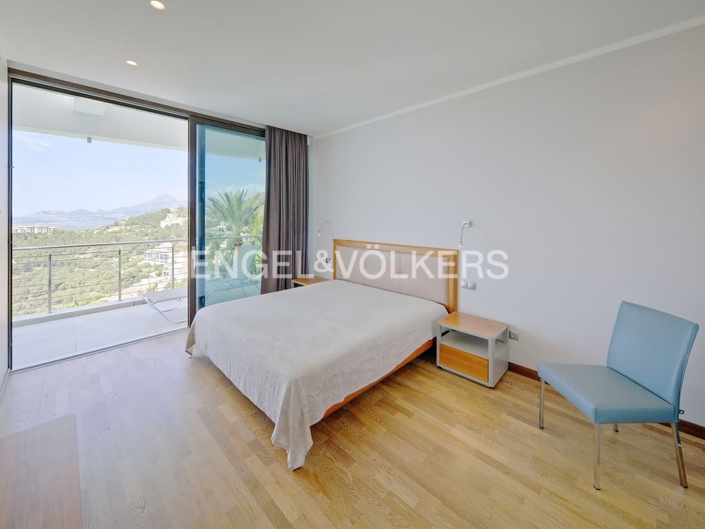 5 bedroom Villa for sale in Altea with pool garage - € 2,480,000 (Ref: 7675253)