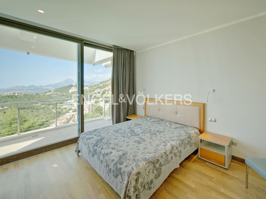 5 bedroom Villa for sale in Altea with pool garage - € 2,480,000 (Ref: 7675253)