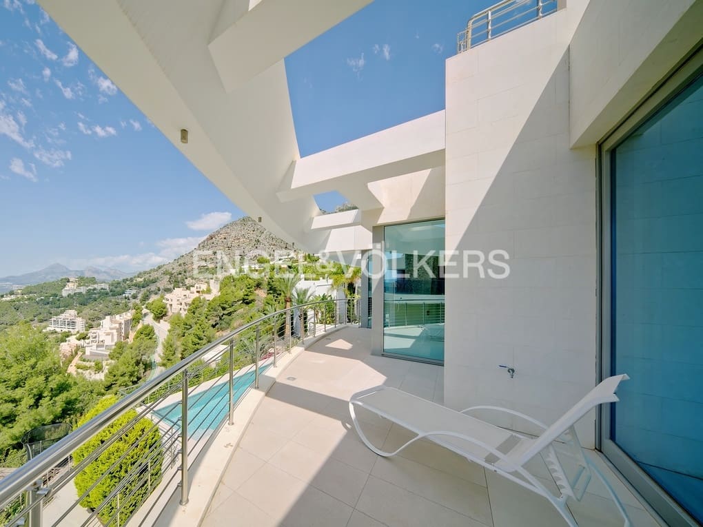 5 bedroom Villa for sale in Altea with pool garage - € 2,480,000 (Ref: 7675253)