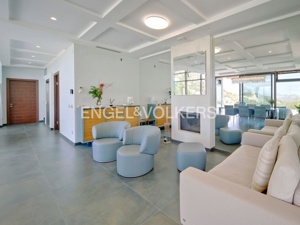 5 bedroom Villa for sale in Altea with pool garage - € 2,480,000 (Ref: 7675253)