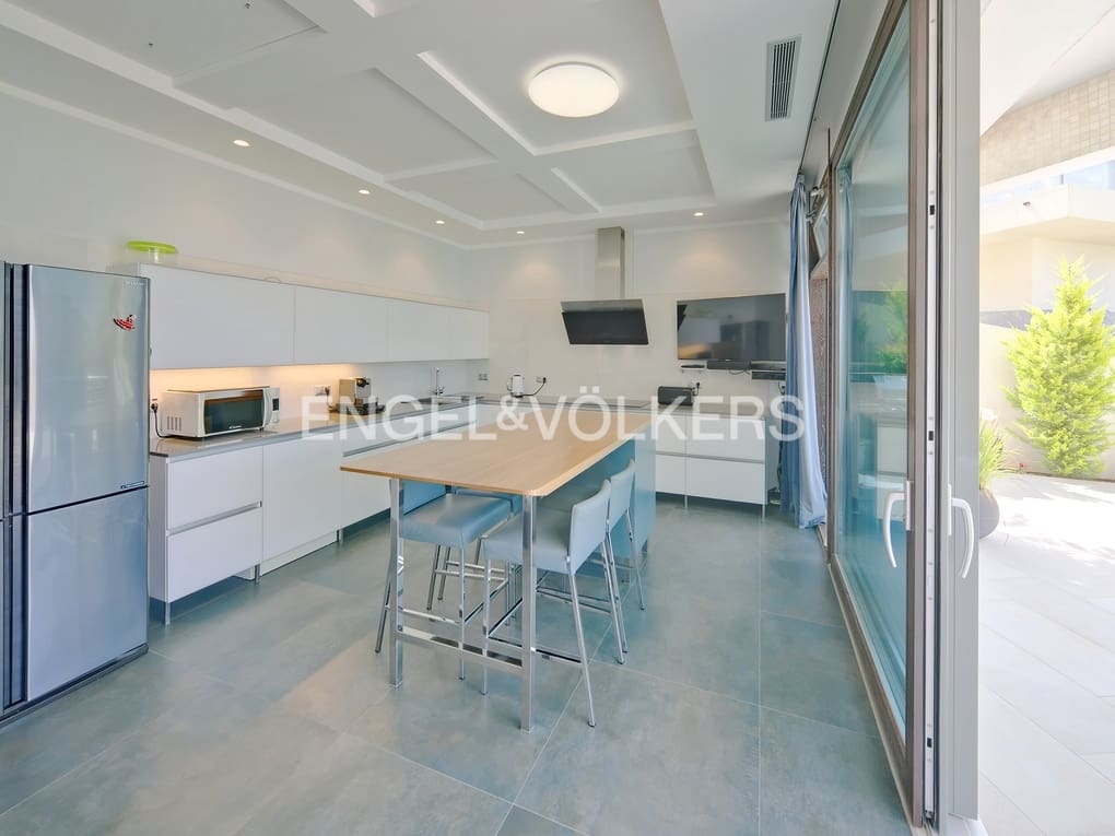 5 bedroom Villa for sale in Altea with pool garage - € 2,480,000 (Ref: 7675253)