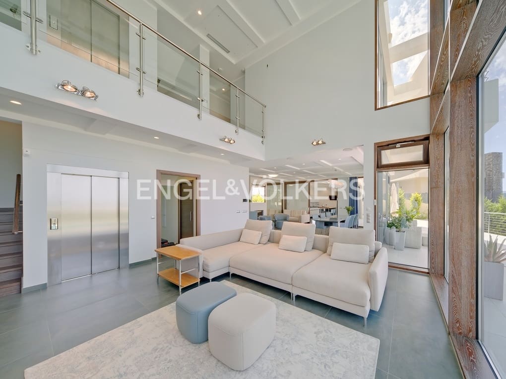 5 bedroom Villa for sale in Altea with pool garage - € 2,480,000 (Ref: 7675253)