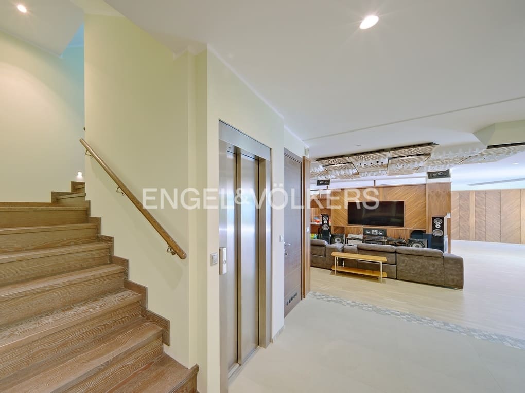 5 bedroom Villa for sale in Altea with pool garage - € 2,480,000 (Ref: 7675253)