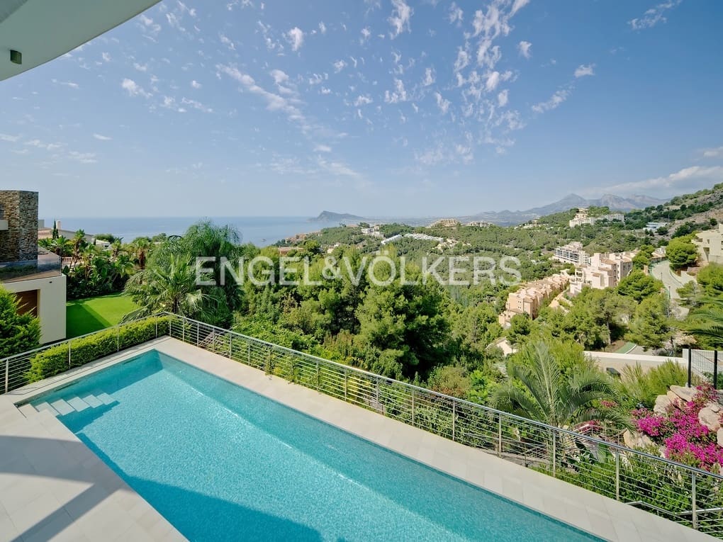 5 bedroom Villa for sale in Altea with pool garage - € 2,480,000 (Ref: 7675253)