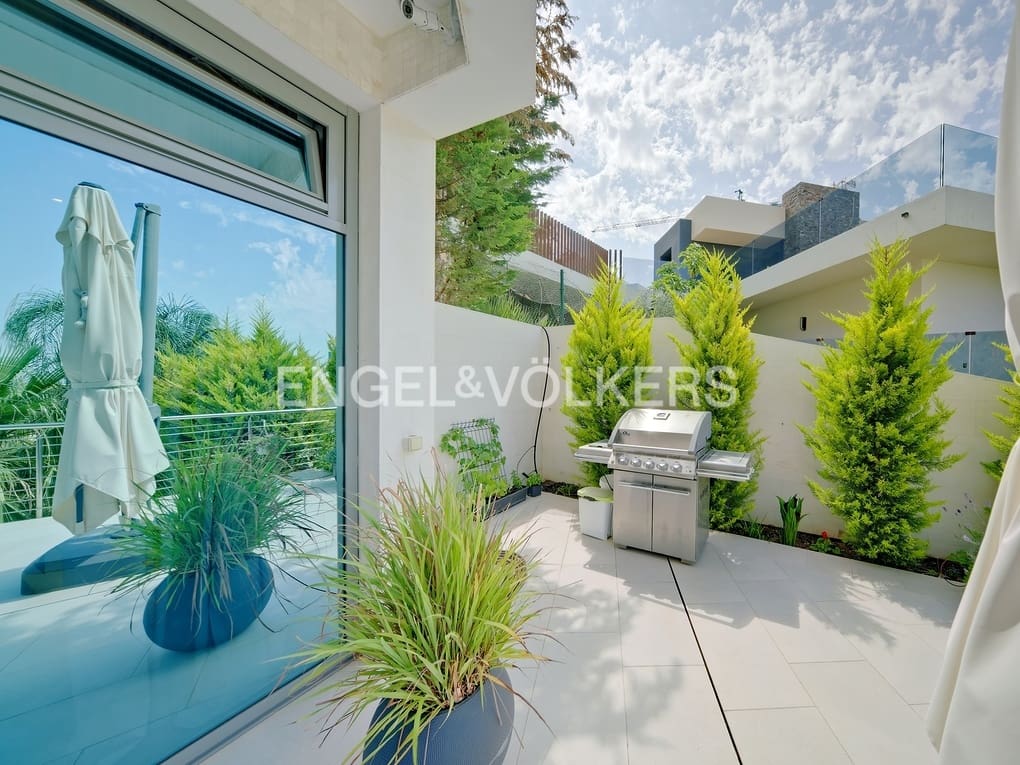 5 bedroom Villa for sale in Altea with pool garage - € 2,480,000 (Ref: 7675253)