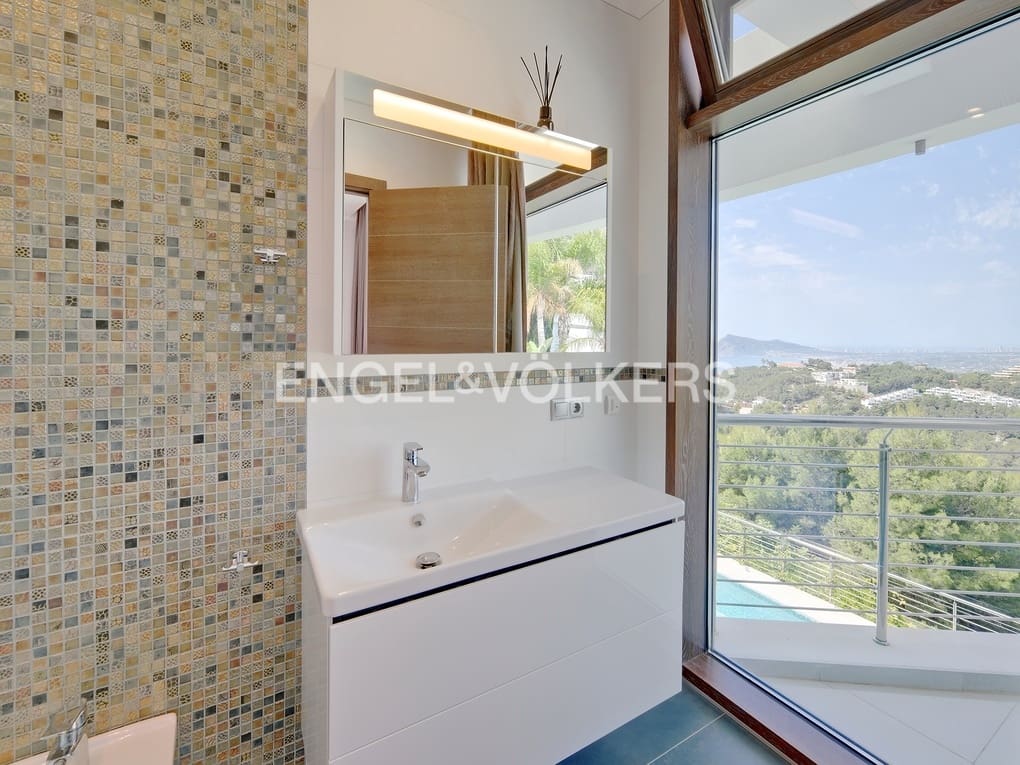 5 bedroom Villa for sale in Altea with pool garage - € 2,480,000 (Ref: 7675253)