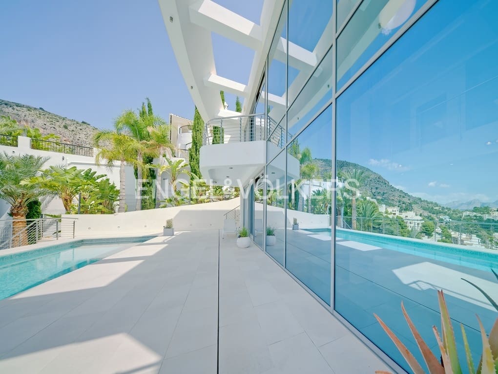 5 bedroom Villa for sale in Altea with pool garage - € 2,480,000 (Ref: 7675253)