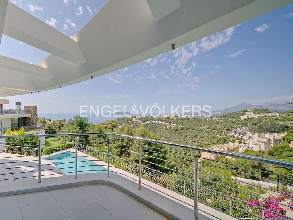 5 bedroom Villa for sale in Altea with pool garage - € 2,480,000 (Ref: 7675253)