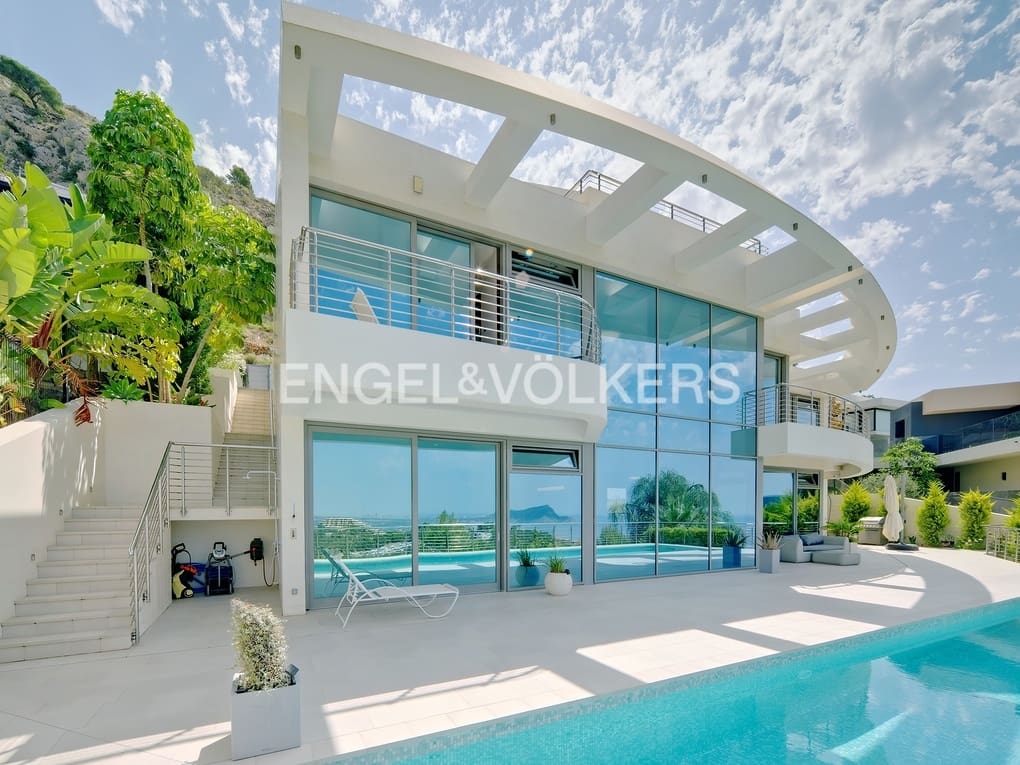 5 bedroom Villa for sale in Altea with pool garage - € 2,480,000 (Ref: 7675253)