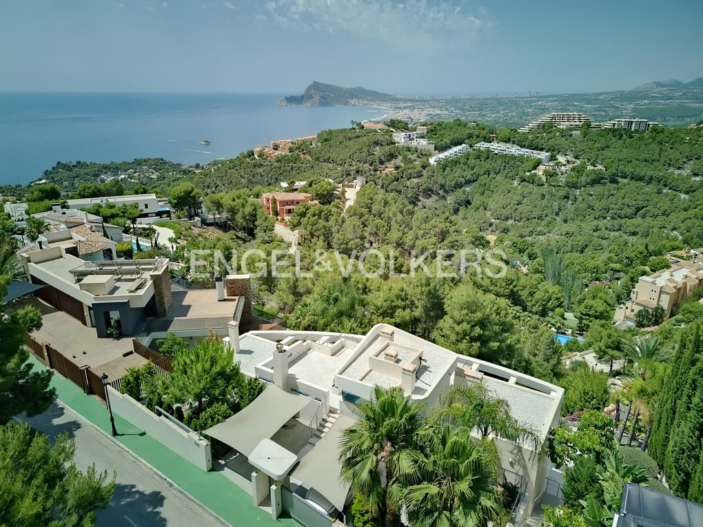 5 bedroom Villa for sale in Altea with pool garage - € 2,480,000 (Ref: 7675253)