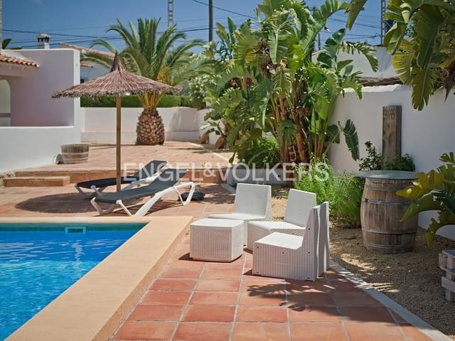 6 sovrum Villa till salu i Pueblo, Calpe / Calp med pool garage - 950 000 € (Ref: 7678345)