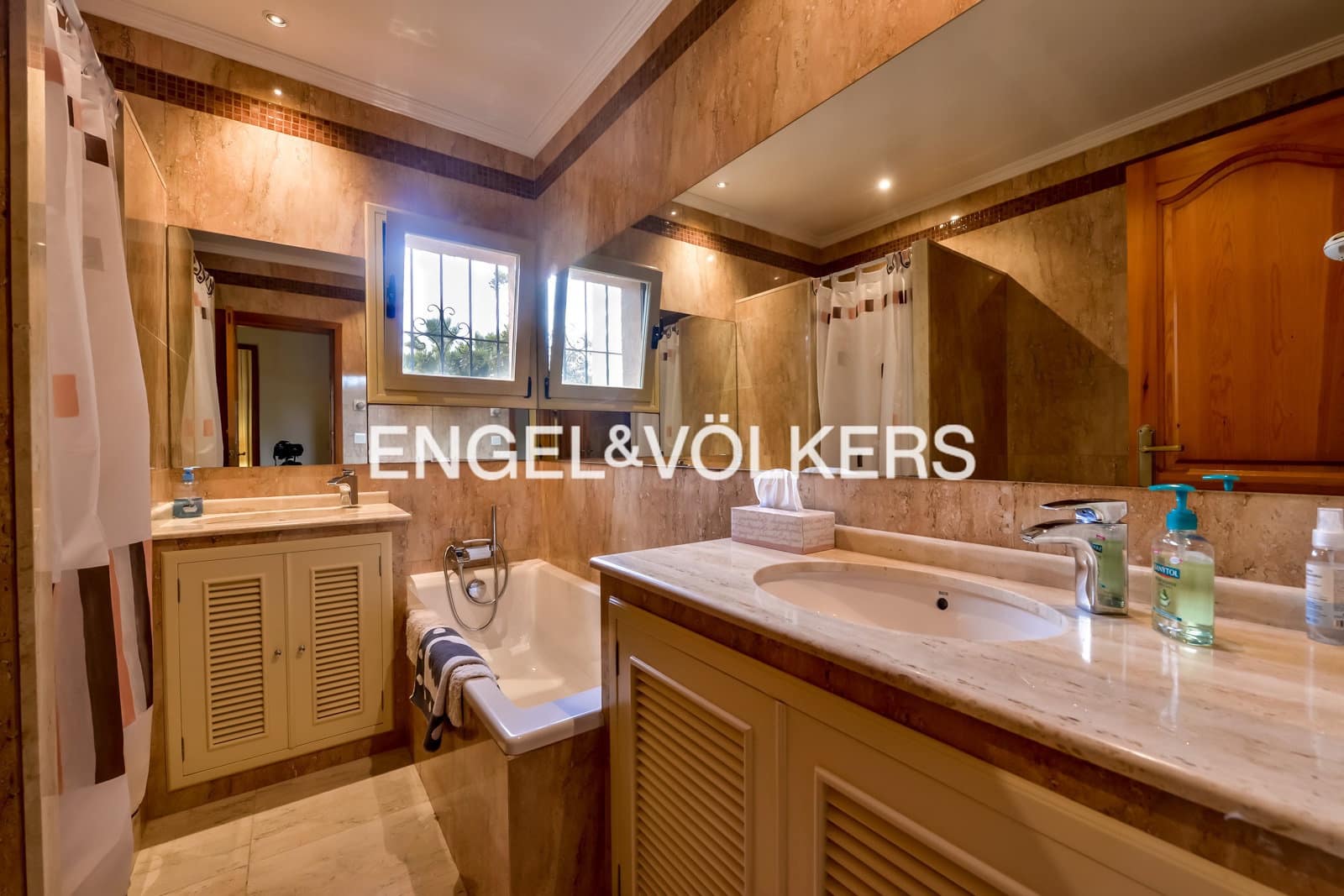 7 soveværelse Villa til salg i Calpe / Calp med swimmingpool garage - € 1.490.000 (Ref: 7704573)