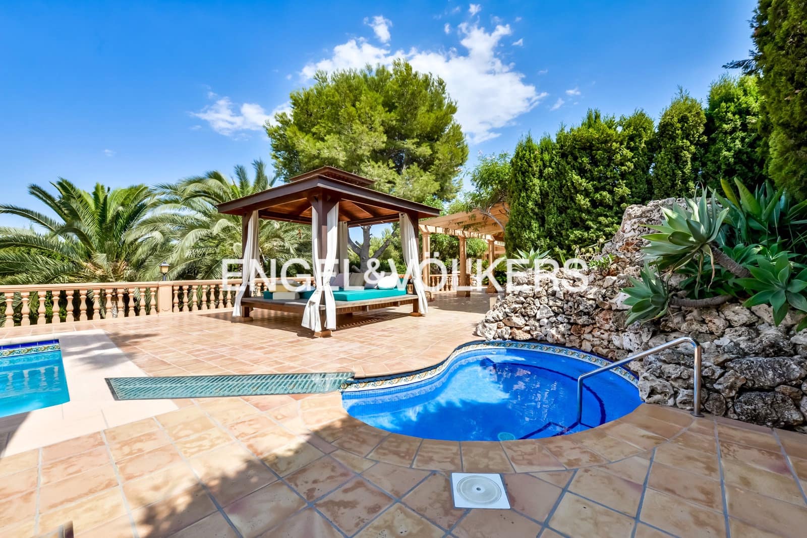 7 soveværelse Villa til salg i Calpe / Calp med swimmingpool garage - € 1.490.000 (Ref: 7704573)
