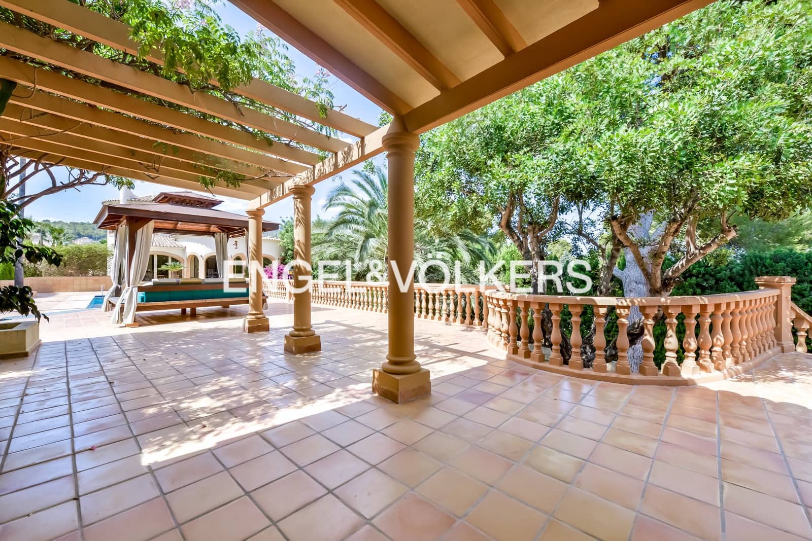7 soveværelse Villa til salg i Calpe / Calp med swimmingpool garage - € 1.490.000 (Ref: 7704573)