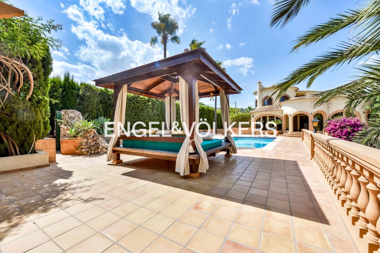 7 soveværelse Villa til salg i Calpe / Calp med swimmingpool garage - € 1.490.000 (Ref: 7704573)