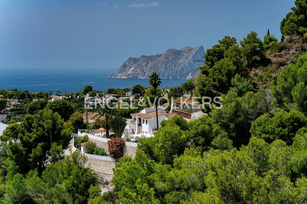 Grunde uden byggetilladelser til salg i Moraira - € 500.000 (Ref: 7713573)