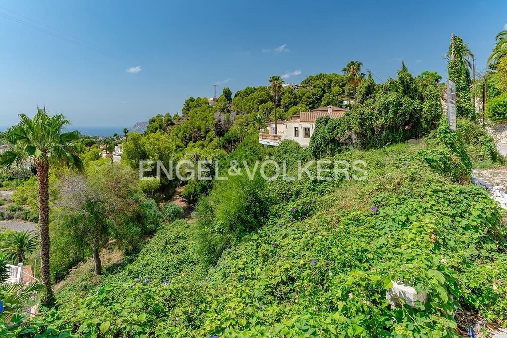 Grunde uden byggetilladelser til salg i Moraira - € 500.000 (Ref: 7713573)