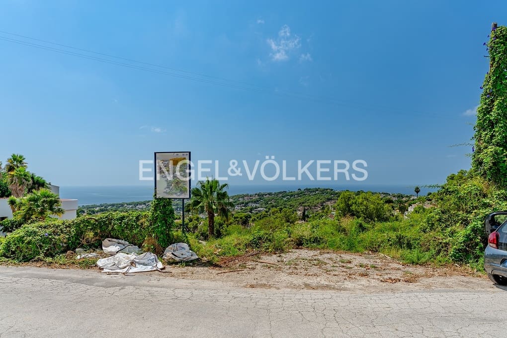 Grunde uden byggetilladelser til salg i Moraira - € 500.000 (Ref: 7713573)