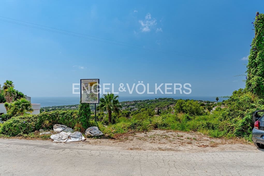 Ubebygd land til salgs i Moraira - € 500 000 (Ref: 7713573)