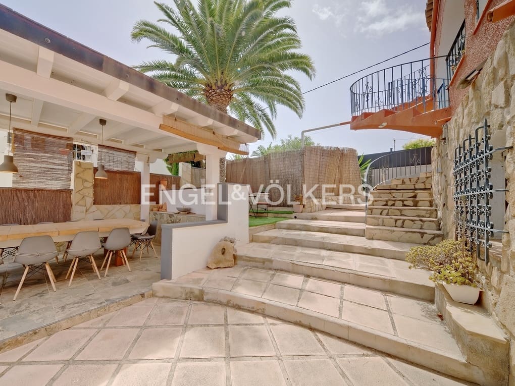 6 Zimmer Villa zu verkaufen in Calpe / Calp mit Pool Garage - 845.000 € (Ref: 7748394)