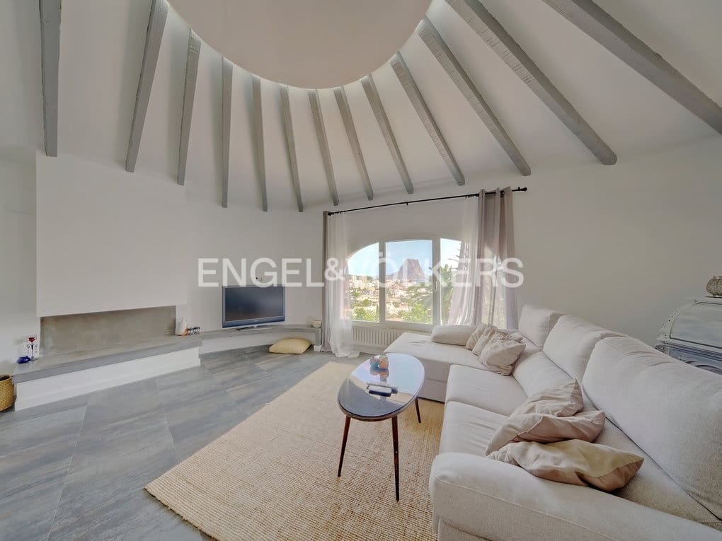 6 bedroom Villa for sale in Calpe / Calp with pool garage - € 845,000 (Ref: 7748394)