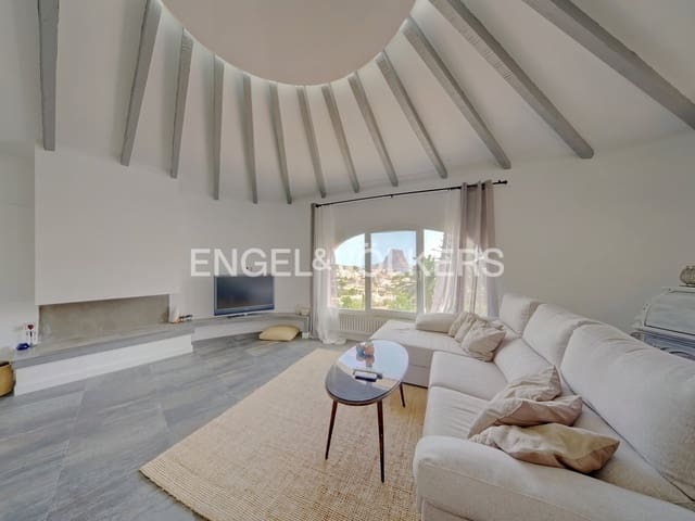 6 bedroom Villa for sale in Pueblo, Calpe / Calp with pool garage - € 845,000 (Ref: 7748394)
