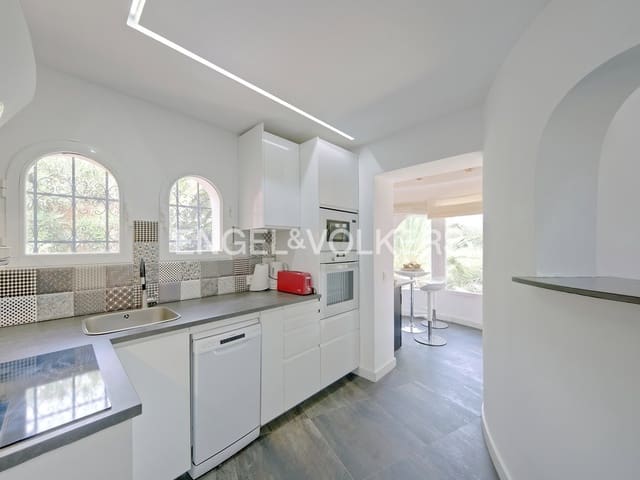 6 bedroom Villa for sale in Pueblo, Calpe / Calp with pool garage - € 845,000 (Ref: 7748394)