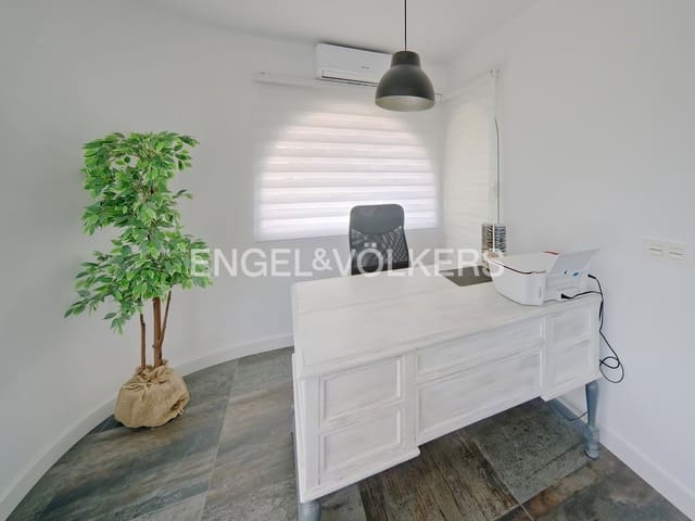 6 bedroom Villa for sale in Pueblo, Calpe / Calp with pool garage - € 845,000 (Ref: 7748394)