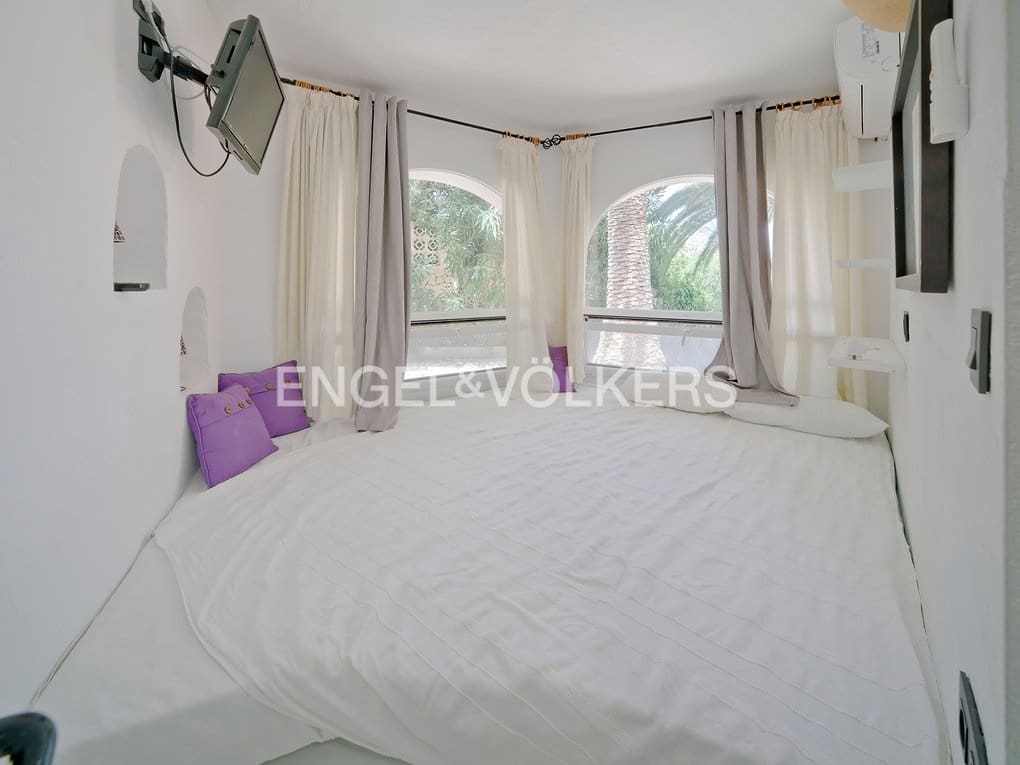 6 bedroom Villa for sale in Calpe / Calp with pool garage - € 845,000 (Ref: 7748394)
