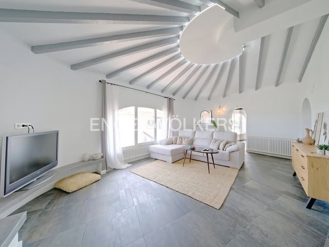 6 bedroom Villa for sale in Pueblo, Calpe / Calp with pool garage - € 845,000 (Ref: 7748394)