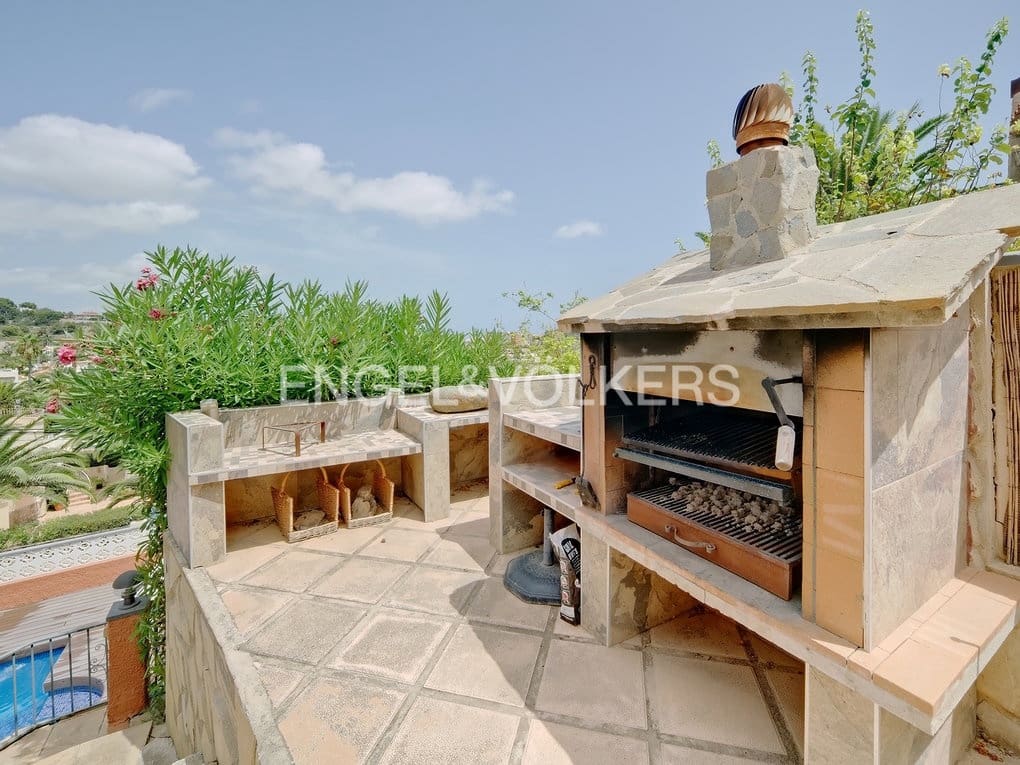 6 bedroom Villa for sale in Calpe / Calp with pool garage - € 845,000 (Ref: 7748394)