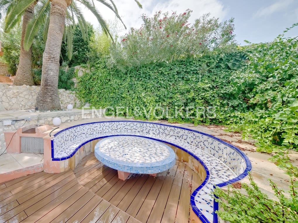 6 bedroom Villa for sale in Calpe / Calp with pool garage - € 845,000 (Ref: 7748394)