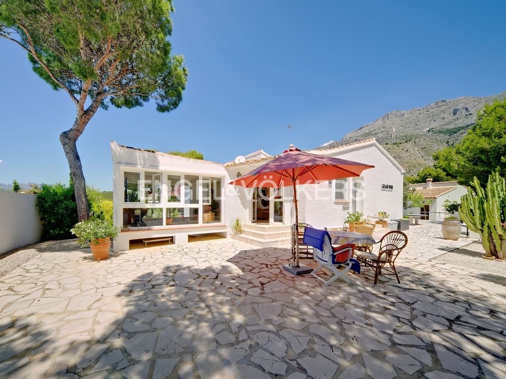 6 soverom Villa til salgs i Altea la Vella med svømmebasseng garasje - € 740 000 (Ref: 7775984)