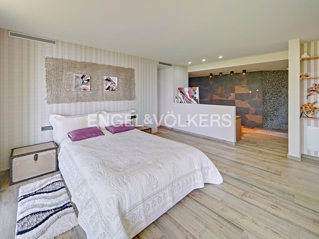 3 bedroom Villa for sale in Altea with pool garage - € 2,650,000 (Ref: 7852090)