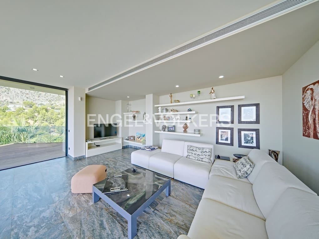 3 bedroom Villa for sale in Altea with pool garage - € 2,650,000 (Ref: 7852090)