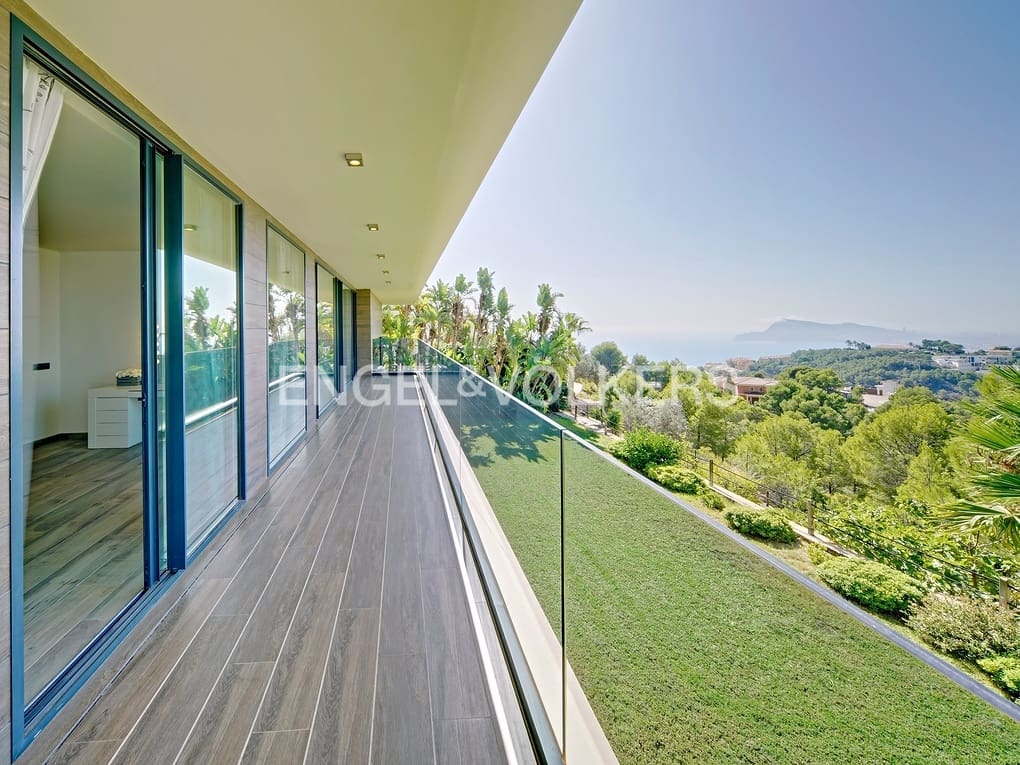 3 bedroom Villa for sale in Altea with pool garage - € 2,650,000 (Ref: 7852090)