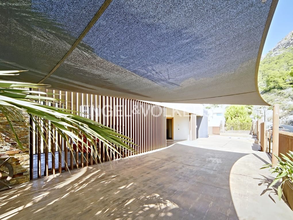 3 bedroom Villa for sale in Altea with pool garage - € 2,650,000 (Ref: 7852090)