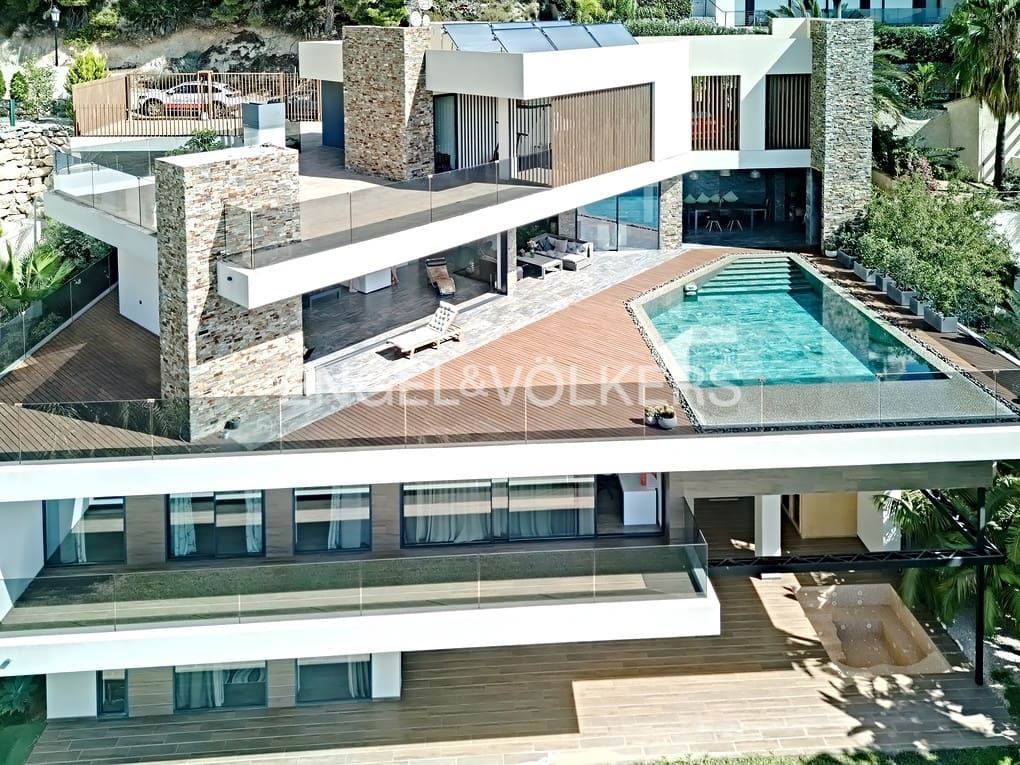 3 bedroom Villa for sale in Altea with pool garage - € 2,650,000 (Ref: 7852090)