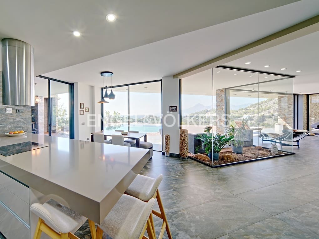 3 bedroom Villa for sale in Altea with pool garage - € 2,650,000 (Ref: 7852090)