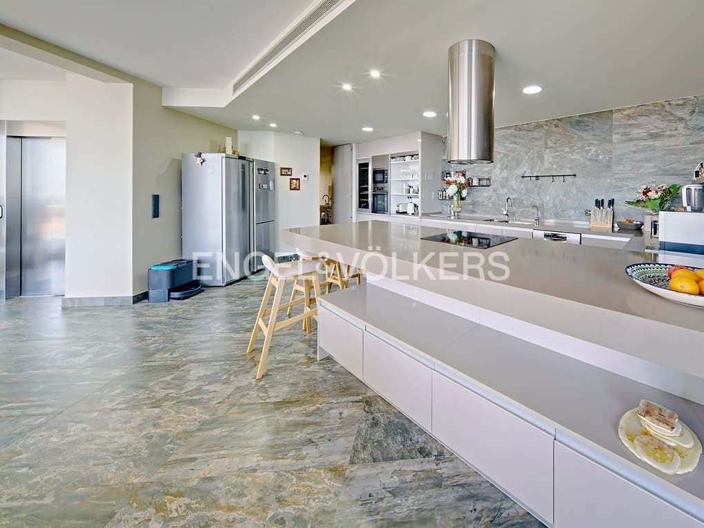 3 bedroom Villa for sale in Altea with pool garage - € 2,650,000 (Ref: 7852090)