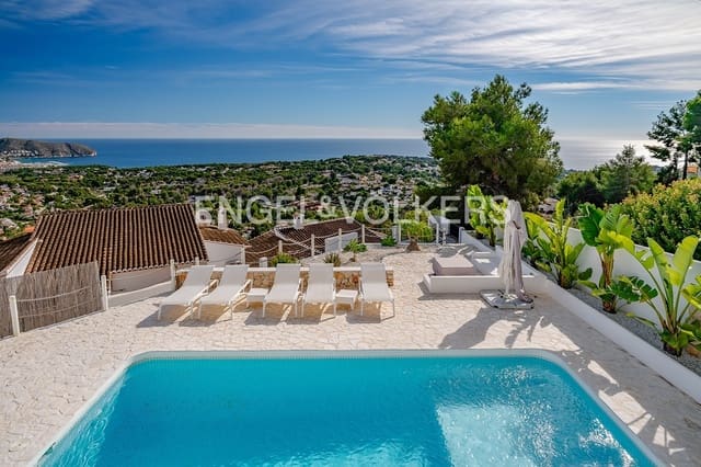 4 slaapkamer Villa te koop in Moraira, Teulada-Moraira met zwembad garage - € 1.825.000 (Ref: 7857705)